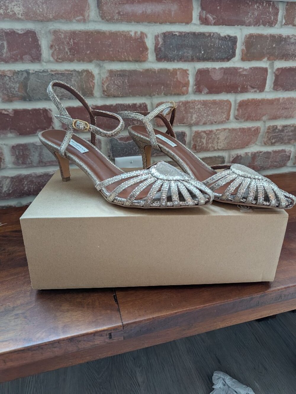Anonymous Cooenhagen vintage gold heel